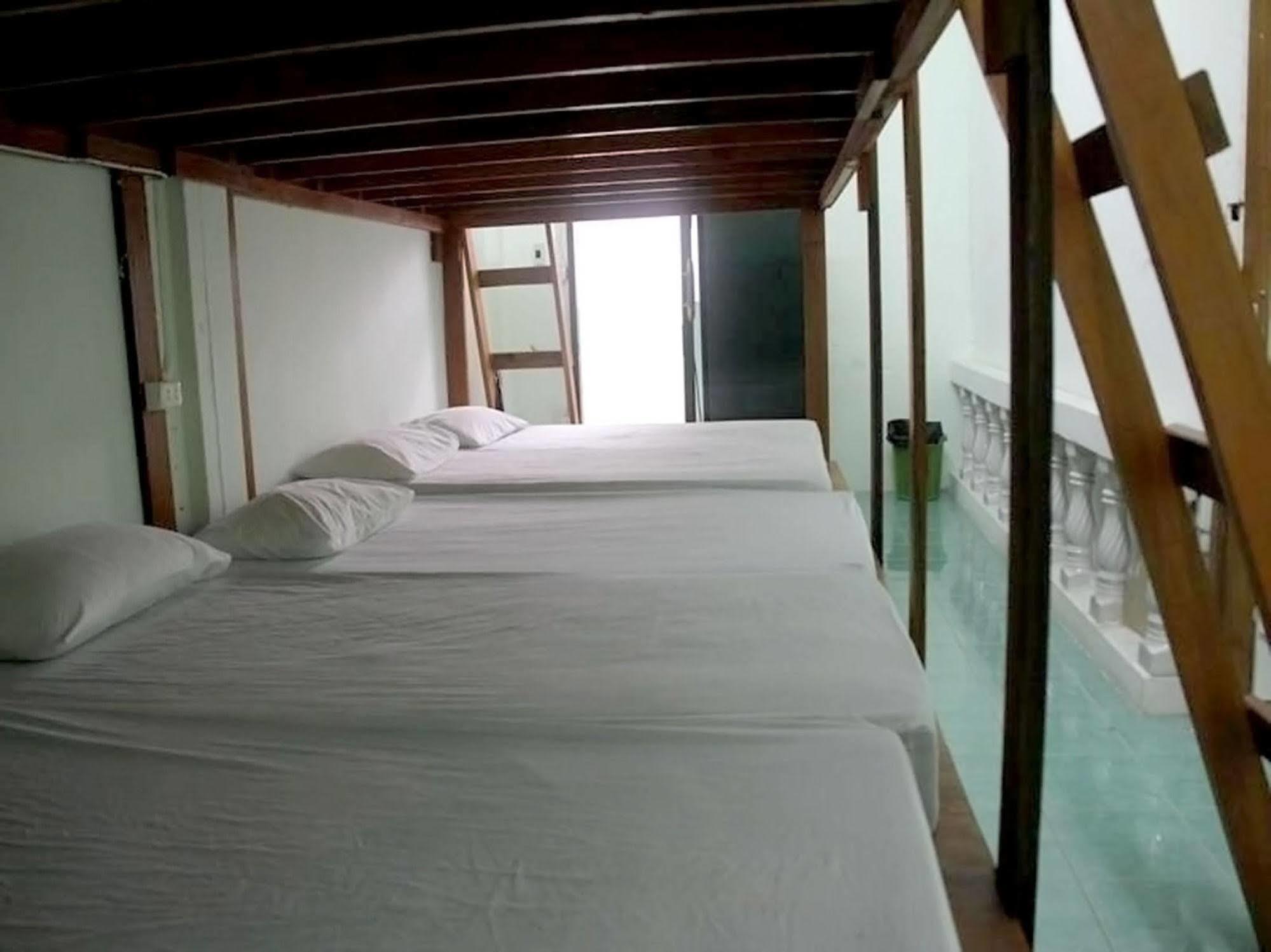 Wild & Wandering Backpacker Hostel & Bar Haad Rin Εξωτερικό φωτογραφία