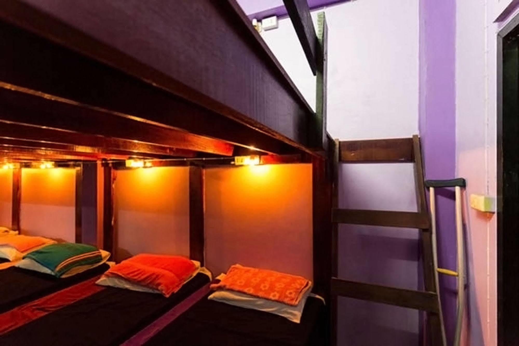 Wild & Wandering Backpacker Hostel & Bar Haad Rin Εξωτερικό φωτογραφία
