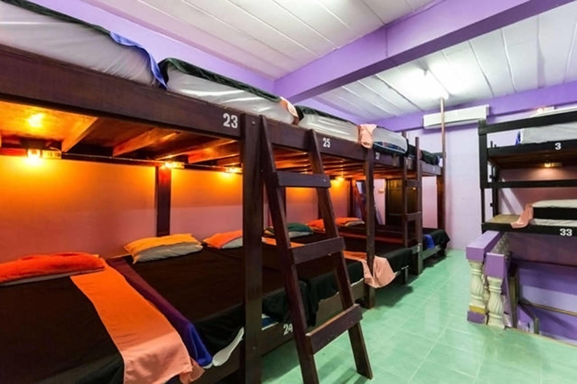 Wild & Wandering Backpacker Hostel & Bar Haad Rin Εξωτερικό φωτογραφία
