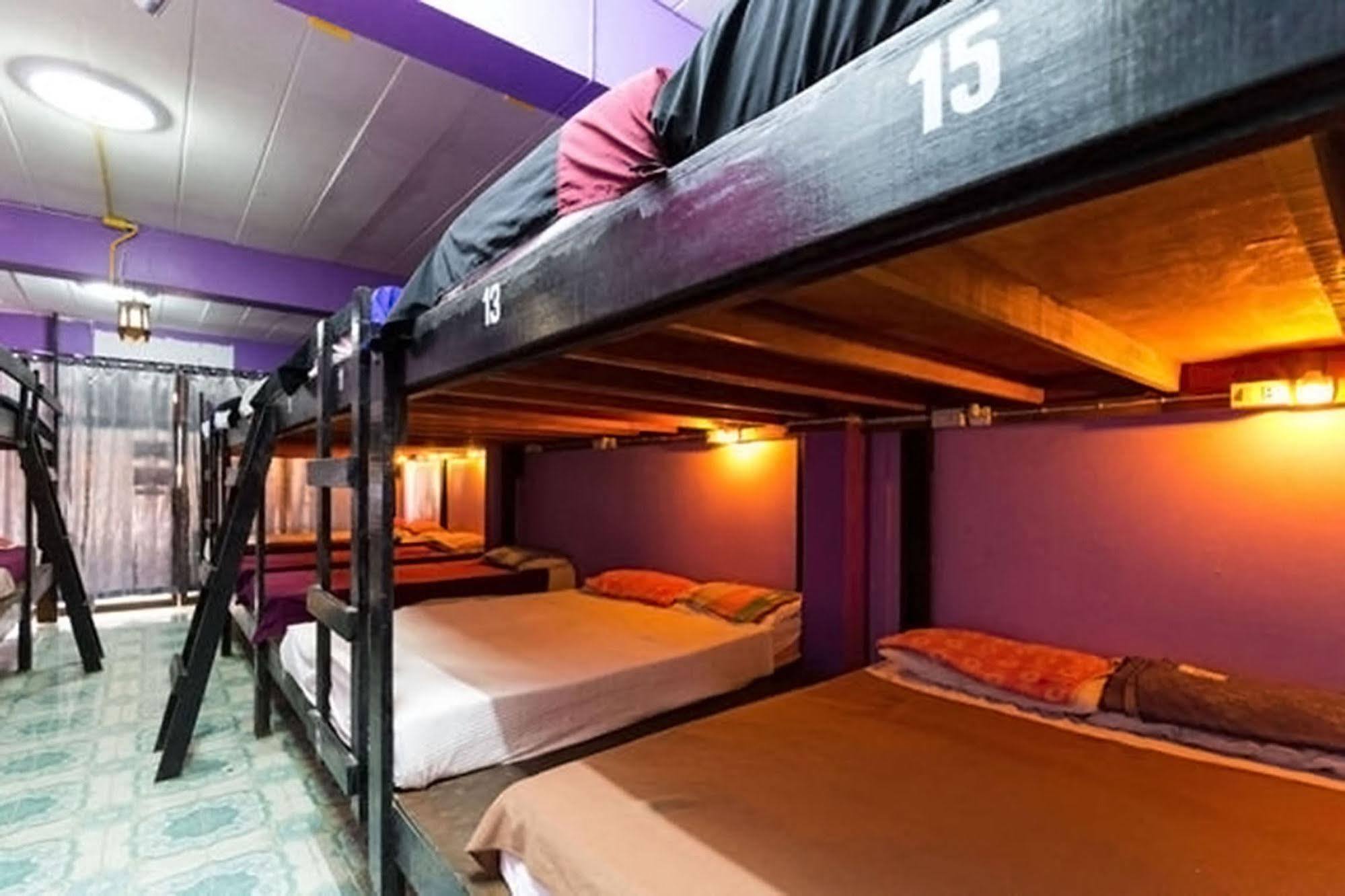 Wild & Wandering Backpacker Hostel & Bar Haad Rin Εξωτερικό φωτογραφία
