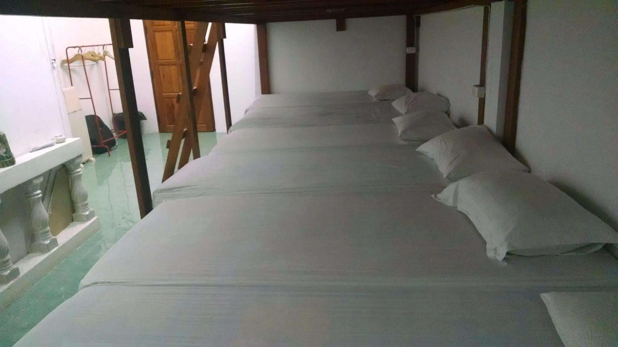 Wild & Wandering Backpacker Hostel & Bar Haad Rin Εξωτερικό φωτογραφία