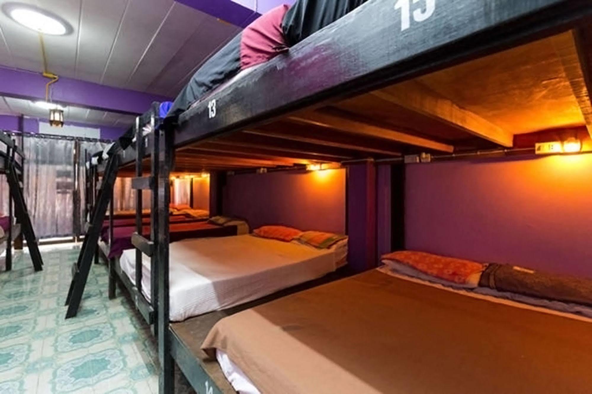 Wild & Wandering Backpacker Hostel & Bar Haad Rin Εξωτερικό φωτογραφία